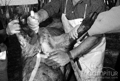 La aldea belmezana de Doña Rama celebró su IV Matanza Tradicional 